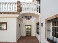 Villa for sale in Nueva Andalucia