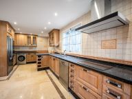 Villa for sale in Nueva Andalucia