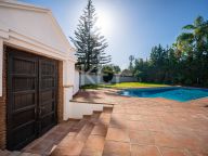 Villa for sale in Nueva Andalucia