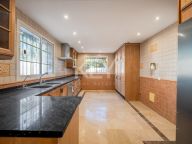 Villa for sale in Nueva Andalucia