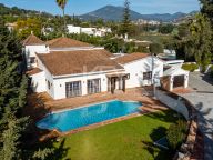 Villa for sale in Nueva Andalucia