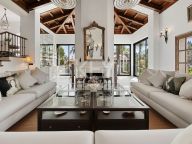 Villa for sale in El Madroñal, Benahavis