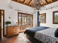 Villa for sale in El Madroñal, Benahavis