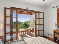 Villa for sale in El Madroñal, Benahavis