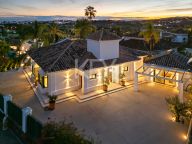 Villa for sale in Nueva Andalucia