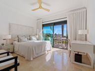 Villa for sale in Nueva Andalucia