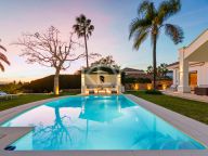 Villa for sale in Nueva Andalucia