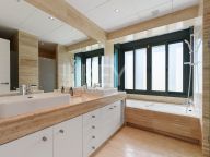 Villa for sale in Nueva Andalucia