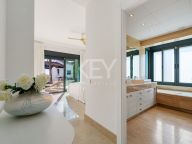 Villa for sale in Nueva Andalucia