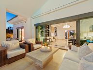 Villa for sale in Nueva Andalucia