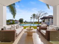 Villa for sale in Nueva Andalucia