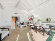 Villa for sale in Nueva Andalucia