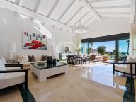 Villa for sale in Nueva Andalucia