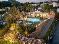 Villa for sale in Nueva Andalucia