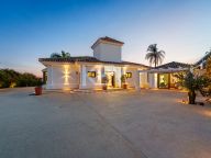 Villa for sale in Nueva Andalucia
