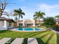 Villa for sale in Nueva Andalucia