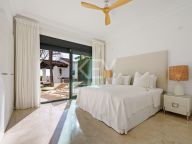 Villa for sale in Nueva Andalucia
