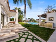 Villa for sale in Nueva Andalucia