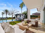 Villa for sale in Nueva Andalucia