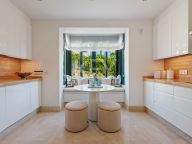 Villa for sale in Nueva Andalucia