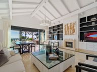 Villa for sale in Nueva Andalucia