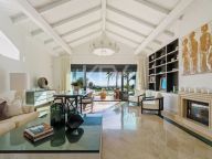 Villa for sale in Nueva Andalucia