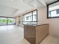 Вилла на продажу в Golden Mile, Золотая Миля