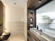 Villa for sale in Nueva Andalucia