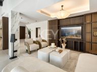 Villa for sale in Nueva Andalucia