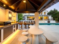 Villa for sale in Nueva Andalucia