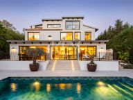 Villa for sale in Nueva Andalucia