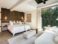 Villa for sale in Nueva Andalucia