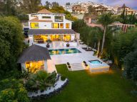 Villa for sale in Nueva Andalucia