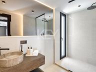 Villa for sale in Nueva Andalucia