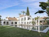 Villa for sale in Nueva Andalucia