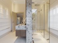 Villa for sale in Nueva Andalucia