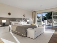 Villa for sale in Nueva Andalucia