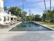 Villa for sale in Nueva Andalucia