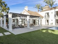 Villa for sale in Nueva Andalucia