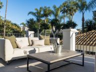 Villa for sale in Nueva Andalucia