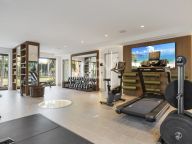 Villa for sale in Nueva Andalucia