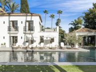 Villa for sale in Nueva Andalucia