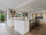 Villa for sale in Nueva Andalucia