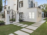 Villa for sale in Nueva Andalucia