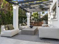 Villa for sale in Nueva Andalucia