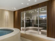 Villa for sale in Nueva Andalucia