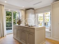 Villa for sale in Nueva Andalucia