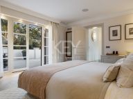 Villa for sale in Nueva Andalucia