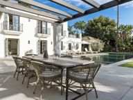 Villa for sale in Nueva Andalucia