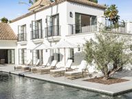 Villa for sale in Nueva Andalucia